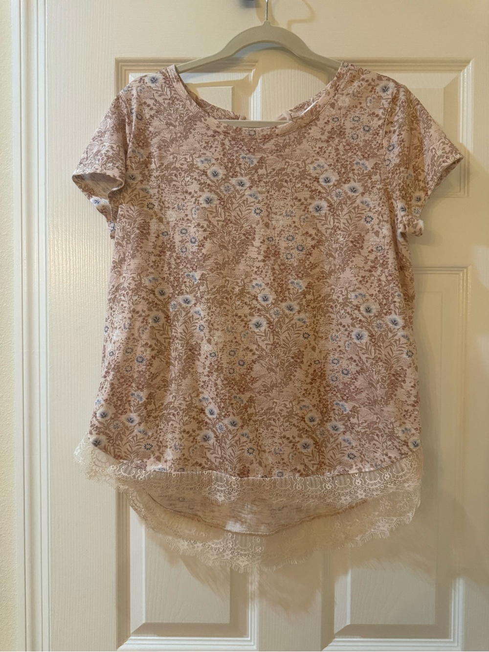 LC Lauren Conrad Blush Pink Floral Short Sleeve Lace-Hem Top with Back Bow